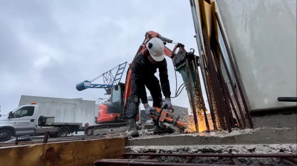 Slijpwerkzaamheden slopen gebouw