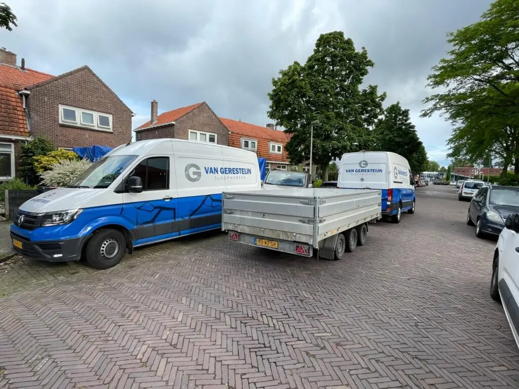 Van Geresteijn Sloopwerken werkbus met aanhanger