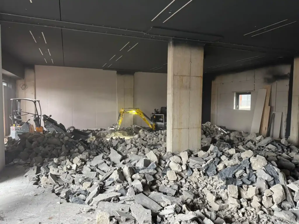 Vloer slopen van een winkelpand