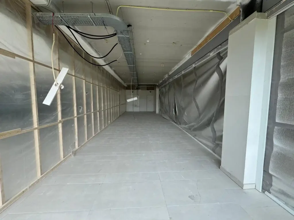Renovatie van een kantoorgebouw.